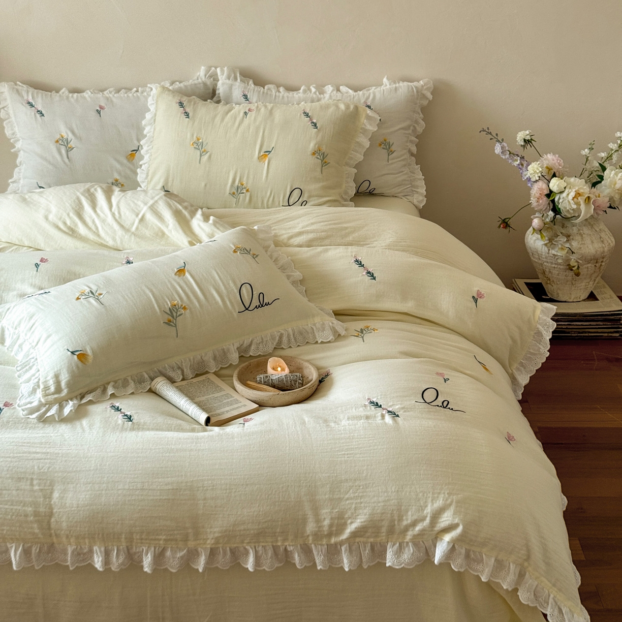 91家纺网 家纺一手货源 找家纺 FORTWO家纺原创设计（FOR TWO家纺） 2025新款40支全棉纯棉双层纱刺绣花边款四件套-小花园 小花园-黄