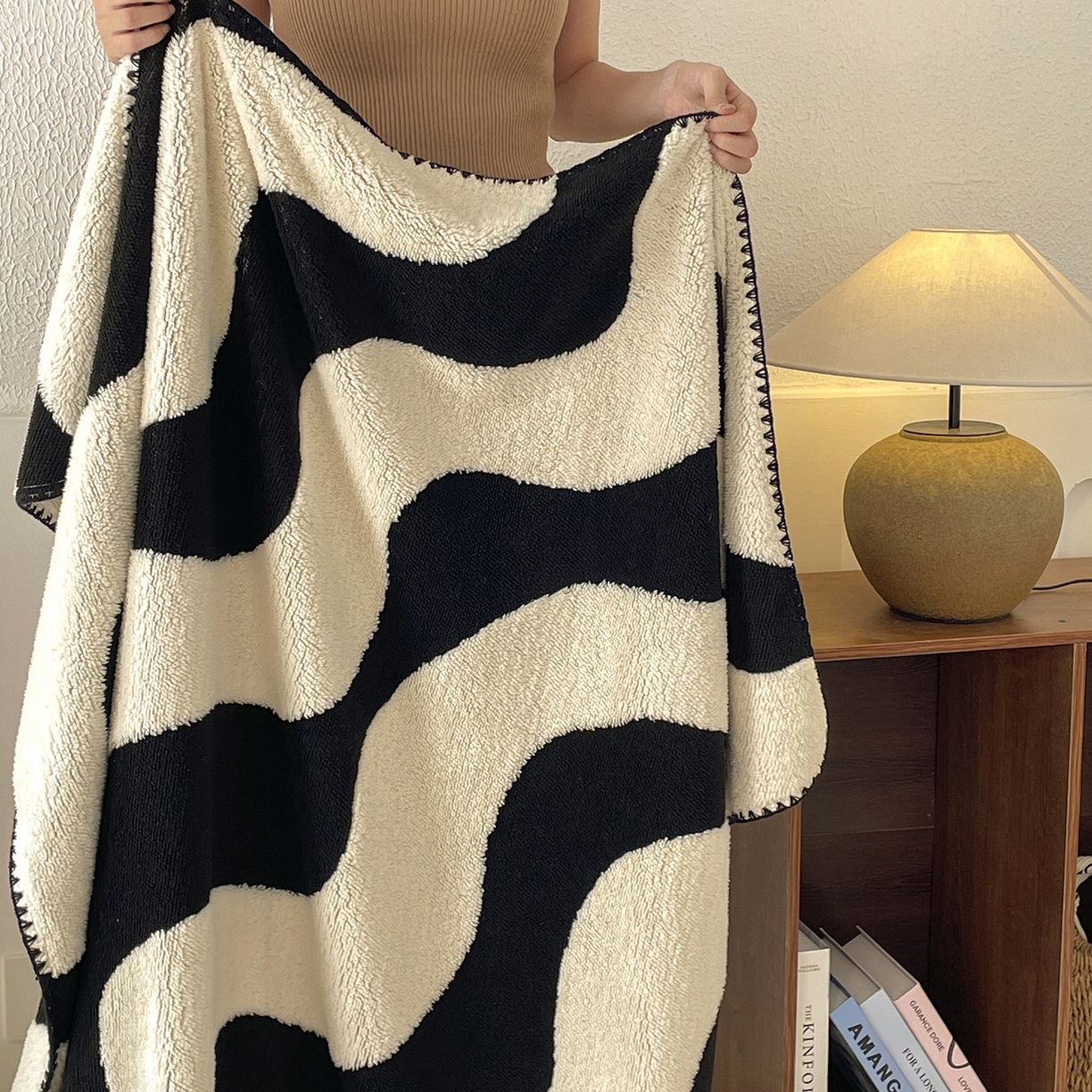 91家纺网 家纺一手货源 找家纺 （总）十里居 2025新款双面印花舒棉绒毛毯多功能盖毯沙发毯跨境毛毯