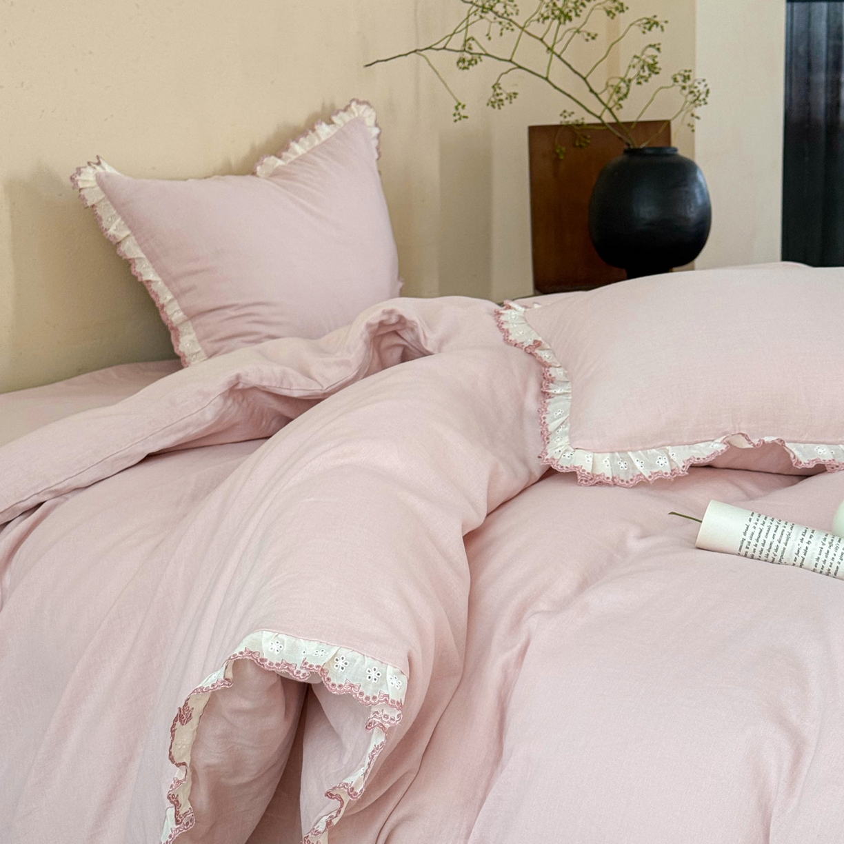 91家纺网 家纺一手货源 找家纺 FORTWO家纺原创设计（FOR TWO家纺） 2025新款双层纱刺绣花边款四件套-安妮 安妮-粉