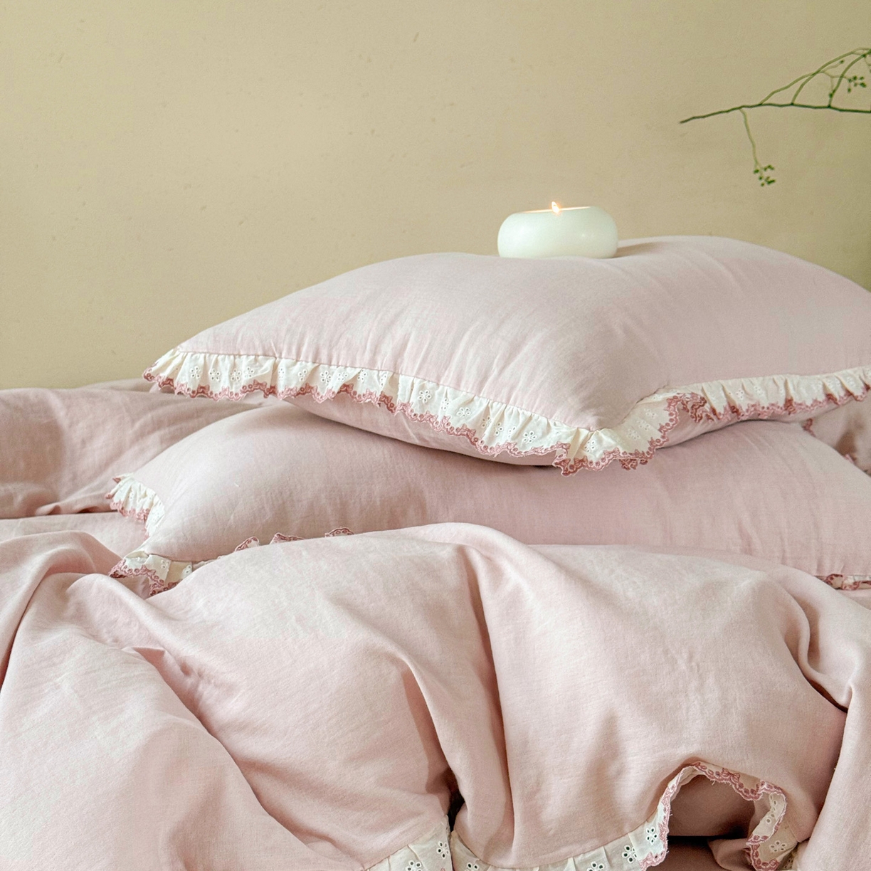 91家纺网 家纺一手货源 找家纺 FORTWO家纺原创设计（FOR TWO家纺） 2025新款双层纱刺绣花边款四件套-安妮 安妮-粉