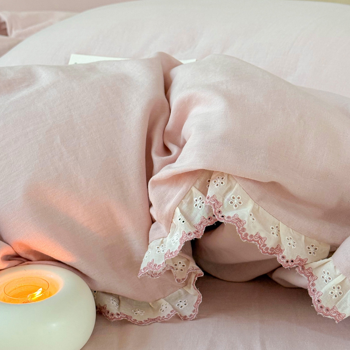 91家纺网 家纺一手货源 找家纺 FORTWO家纺原创设计（FOR TWO家纺） 2025新款双层纱刺绣花边款四件套-安妮 安妮-粉