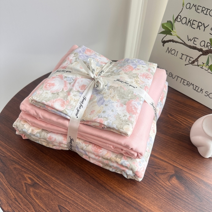 91家纺网 家纺一手货源 找家纺 爱思佳 2024新款A类母婴全棉双层纱印花四件套直播热卖系列三 叠拍图 暖阳绿意