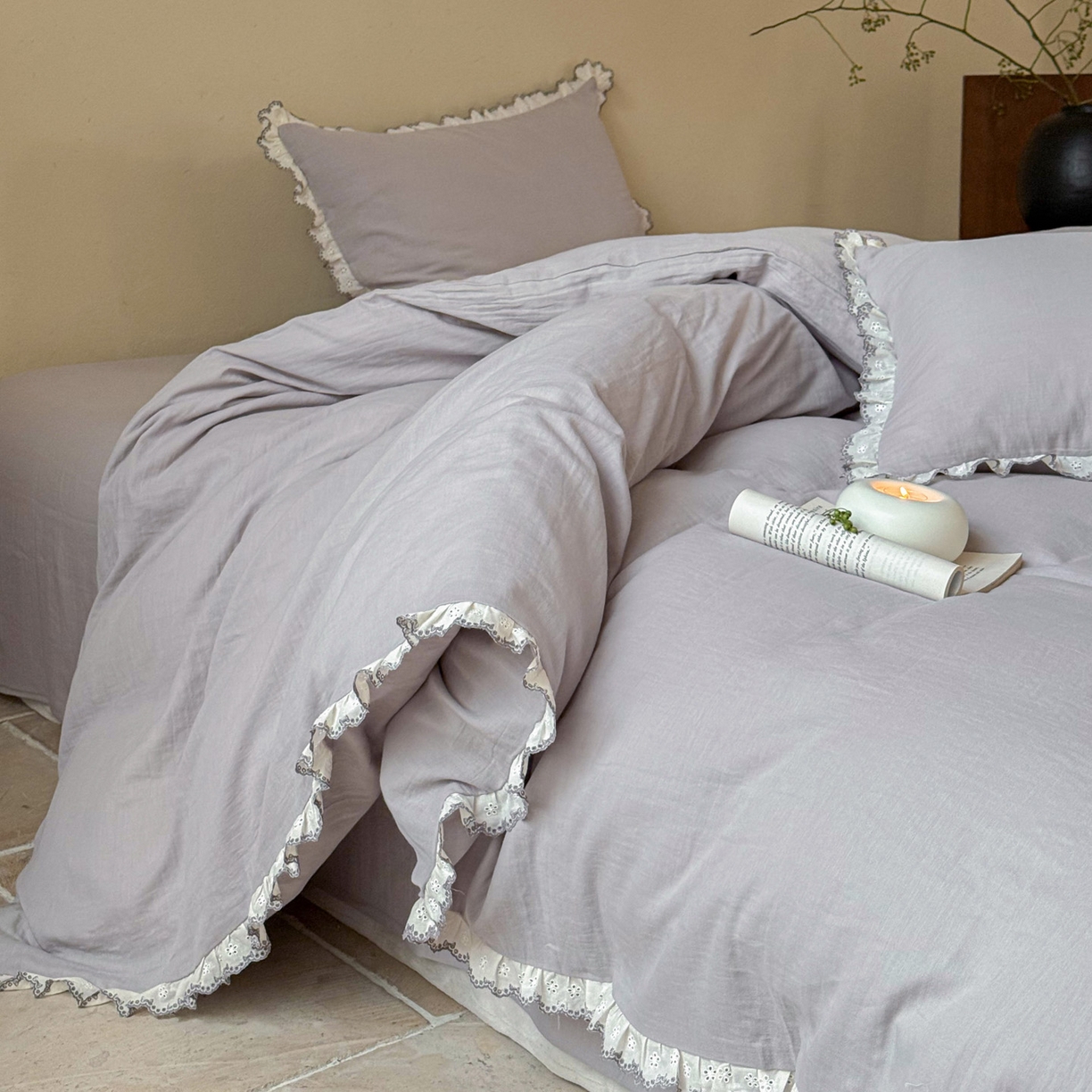 91家纺网 家纺一手货源 找家纺 FORTWO家纺原创设计（FOR TWO家纺） 2025新款双层纱刺绣花边款四件套-安妮 安妮-灰