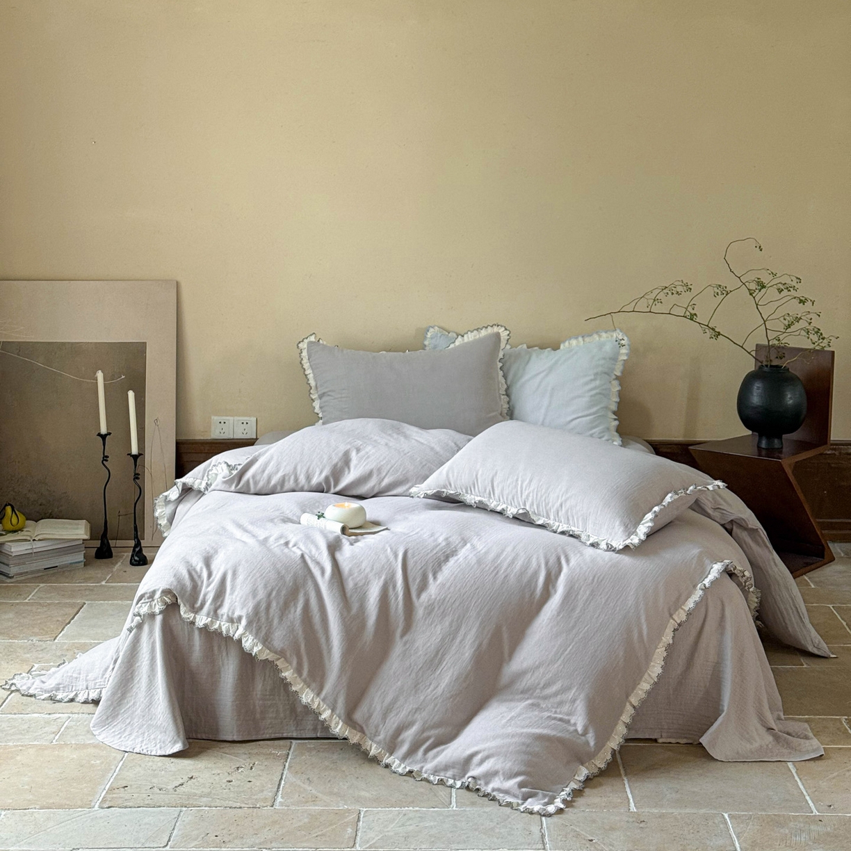 91家纺网 家纺一手货源 找家纺 FORTWO家纺原创设计（FOR TWO家纺） 2025新款双层纱刺绣花边款四件套-安妮 安妮-灰