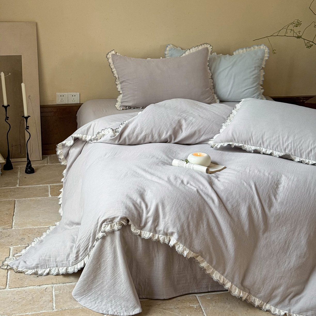 91家纺网 家纺一手货源 找家纺 FORTWO家纺原创设计（FOR TWO家纺） 2025新款双层纱刺绣花边款四件套-安妮 安妮-灰