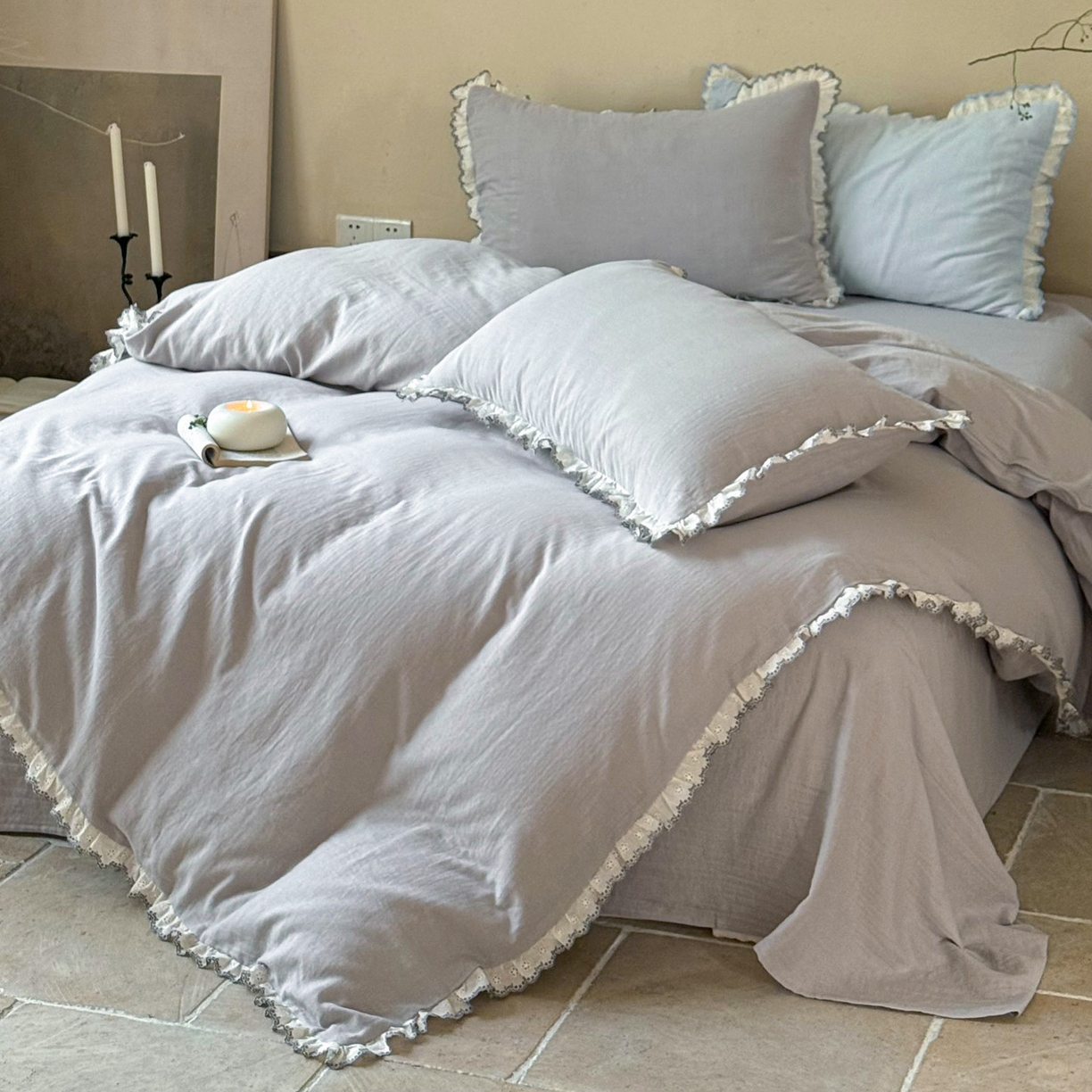 91家纺网 家纺一手货源 找家纺 FORTWO家纺原创设计（FOR TWO家纺） 2025新款双层纱刺绣花边款四件套-安妮 安妮-灰