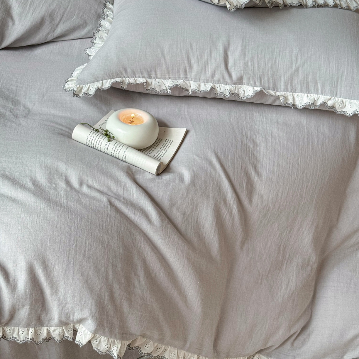 91家纺网 家纺一手货源 找家纺 FORTWO家纺原创设计（FOR TWO家纺） 2025新款双层纱刺绣花边款四件套-安妮 安妮-灰