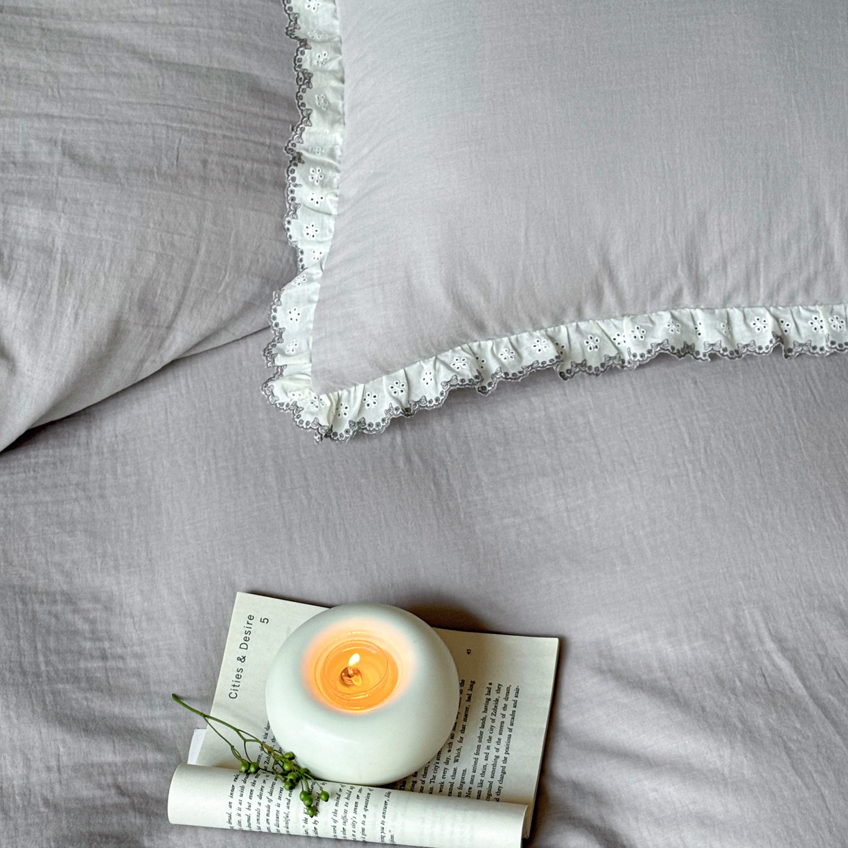 91家纺网 家纺一手货源 找家纺 FORTWO家纺原创设计（FOR TWO家纺） 2025新款双层纱刺绣花边款四件套-安妮 安妮-灰