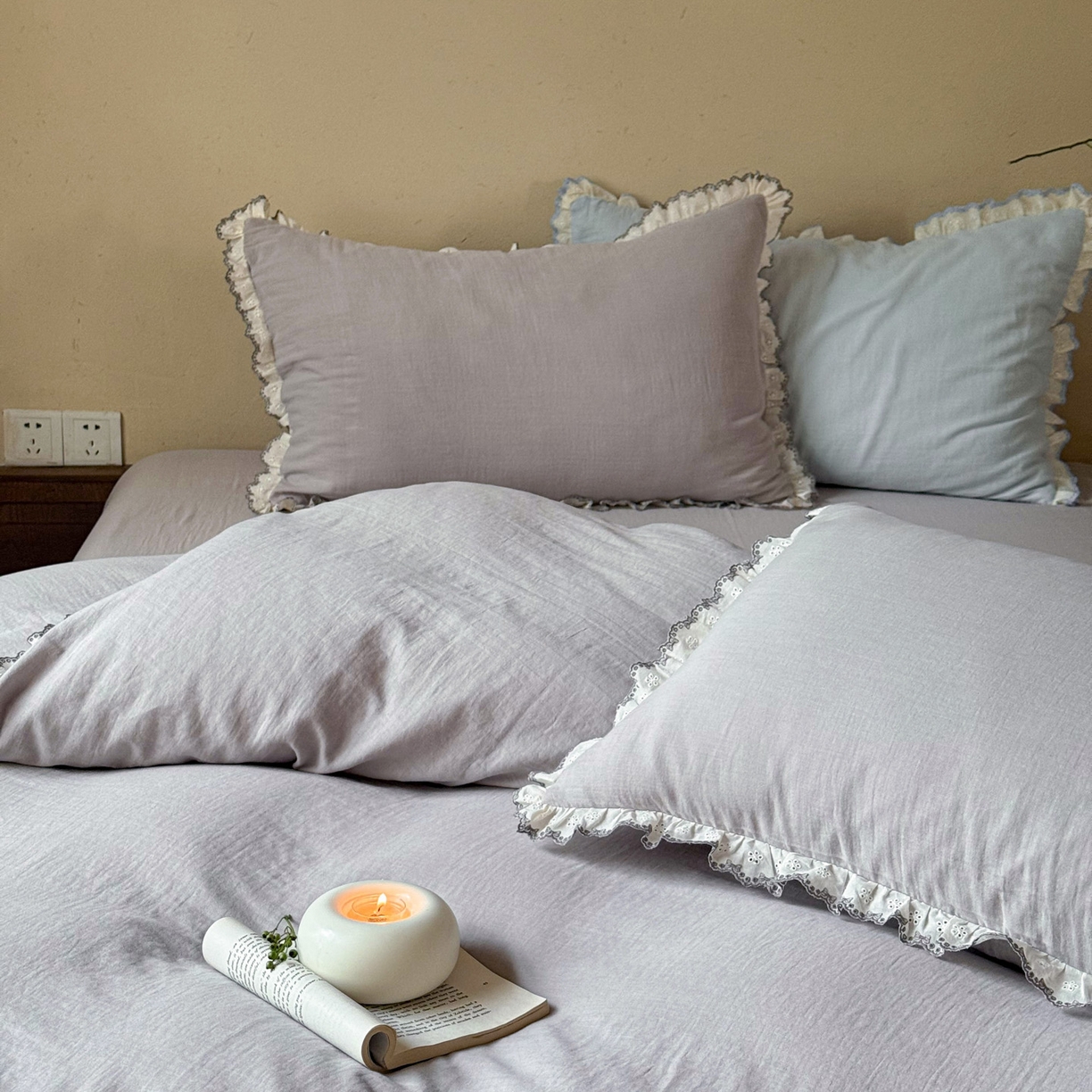 91家纺网 家纺一手货源 找家纺 FORTWO家纺原创设计（FOR TWO家纺） 2025新款双层纱刺绣花边款四件套-安妮 安妮-灰