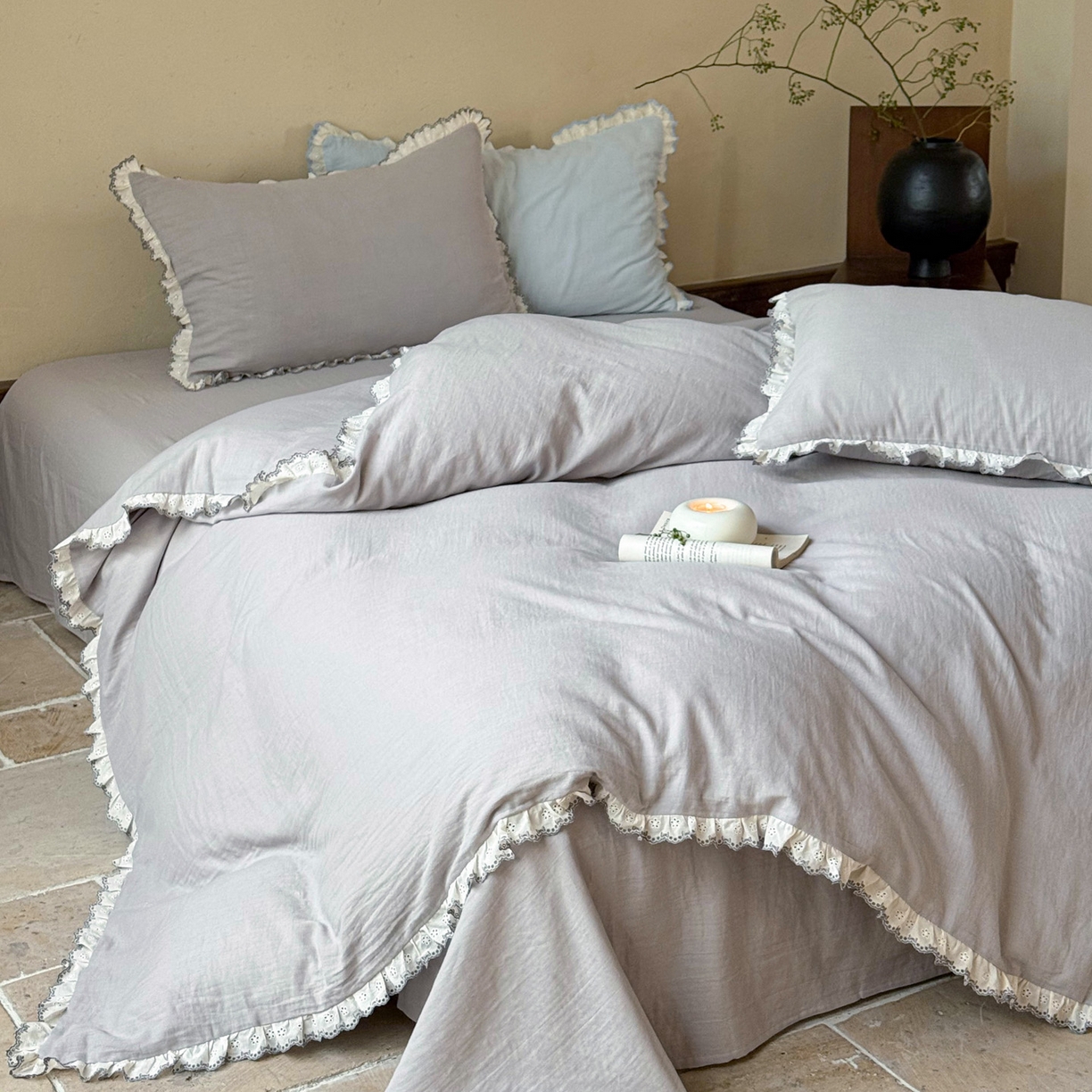 91家纺网 家纺一手货源 找家纺 FORTWO家纺原创设计（FOR TWO家纺） 2025新款双层纱刺绣花边款四件套-安妮 安妮-灰