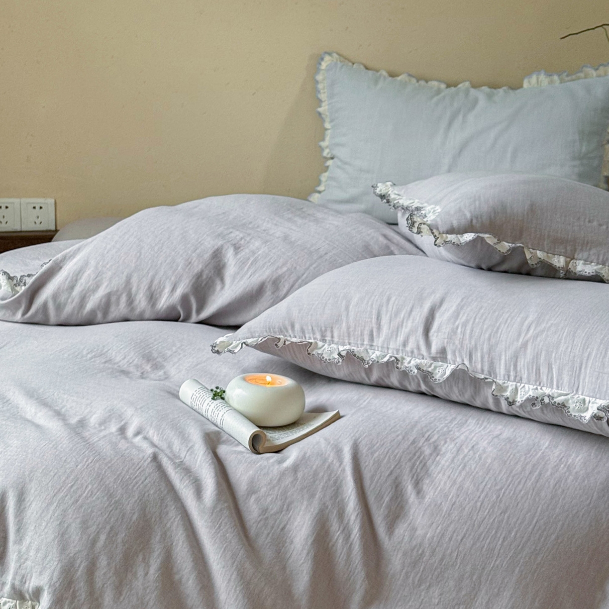 91家纺网 家纺一手货源 找家纺 FORTWO家纺原创设计（FOR TWO家纺） 2025新款双层纱刺绣花边款四件套-安妮 安妮-灰