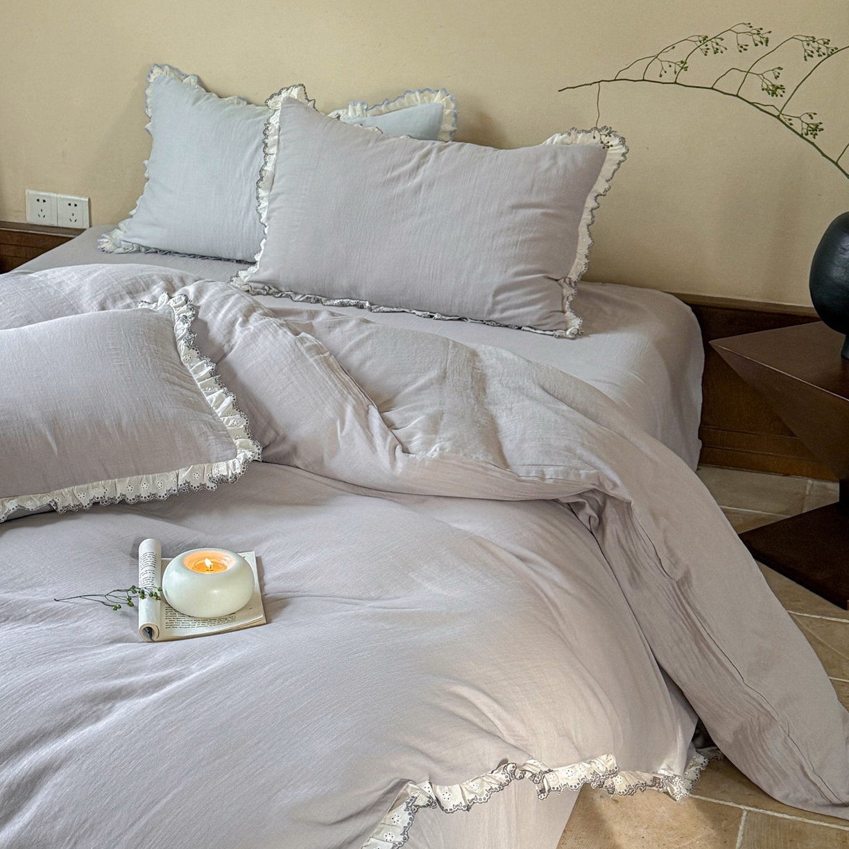 91家纺网 家纺一手货源 找家纺 FORTWO家纺原创设计（FOR TWO家纺） 2025新款双层纱刺绣花边款四件套-安妮 安妮-灰