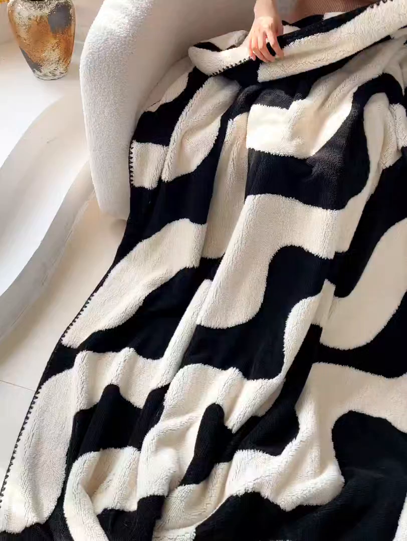 91家纺网 家纺一手货源 找家纺 十里居 2025新款双面印花舒棉绒毛毯多功能盖毯沙发毯跨境毛毯 波浪纹