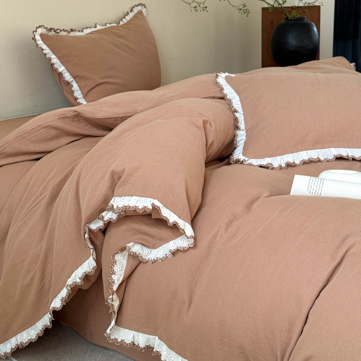 91家纺网 家纺一手货源 找家纺 FORTWO家纺原创设计（FOR TWO家纺） 2025新款双层纱刺绣花边款四件套-安妮 安妮-咖