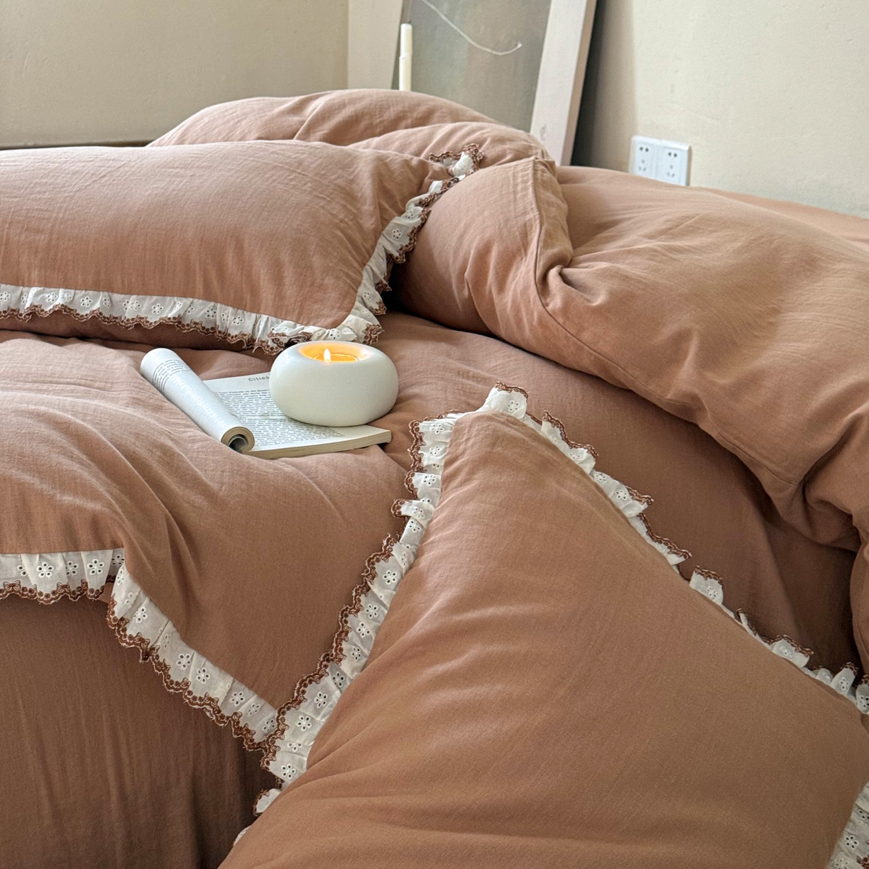 91家纺网 家纺一手货源 找家纺 FORTWO家纺原创设计（FOR TWO家纺） 2025新款双层纱刺绣花边款四件套-安妮 安妮-咖