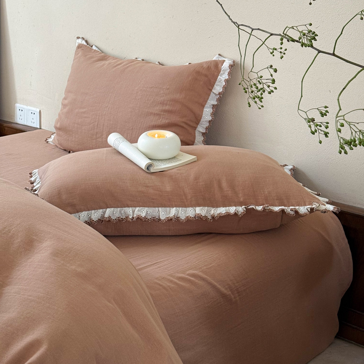 91家纺网 家纺一手货源 找家纺 FORTWO家纺原创设计（FOR TWO家纺） 2025新款双层纱刺绣花边款四件套-安妮 安妮-咖