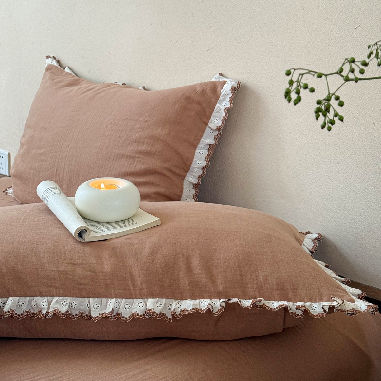 91家纺网 家纺一手货源 找家纺 FORTWO家纺原创设计（FOR TWO家纺） 2025新款双层纱刺绣花边款四件套-安妮 安妮-咖