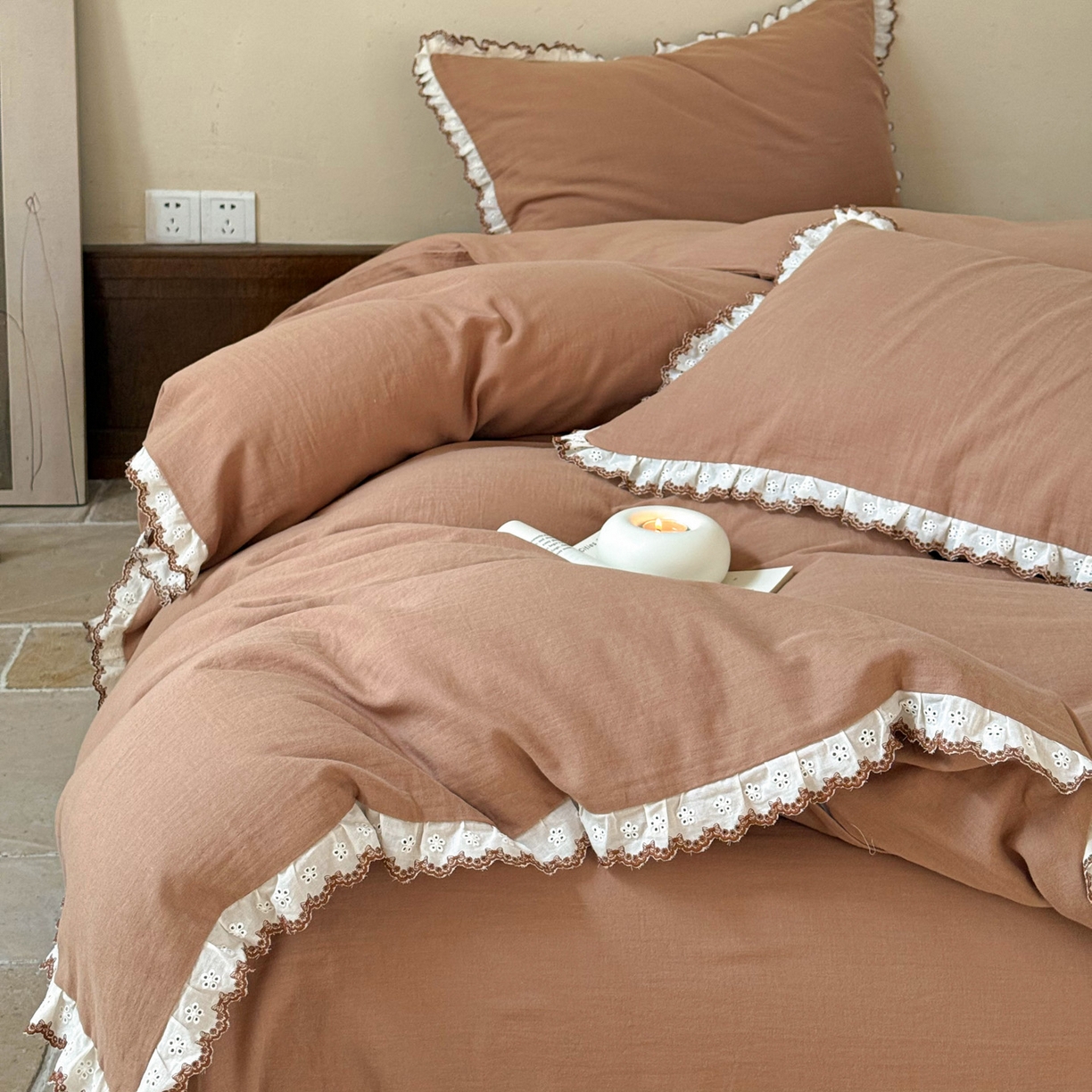 91家纺网 家纺一手货源 找家纺 FORTWO家纺原创设计（FOR TWO家纺） 2025新款双层纱刺绣花边款四件套-安妮 安妮-咖