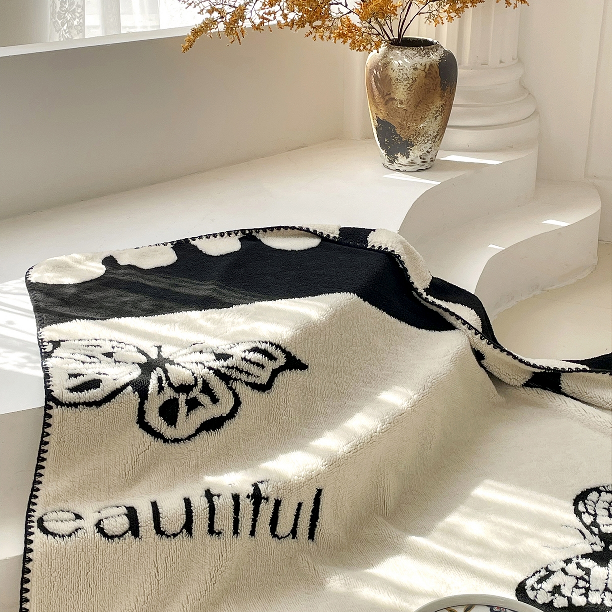 91家纺网 家纺一手货源 找家纺 十里居 2025新款双面印花舒棉绒毛毯多功能盖毯沙发毯跨境毛毯 黑蝴蝶