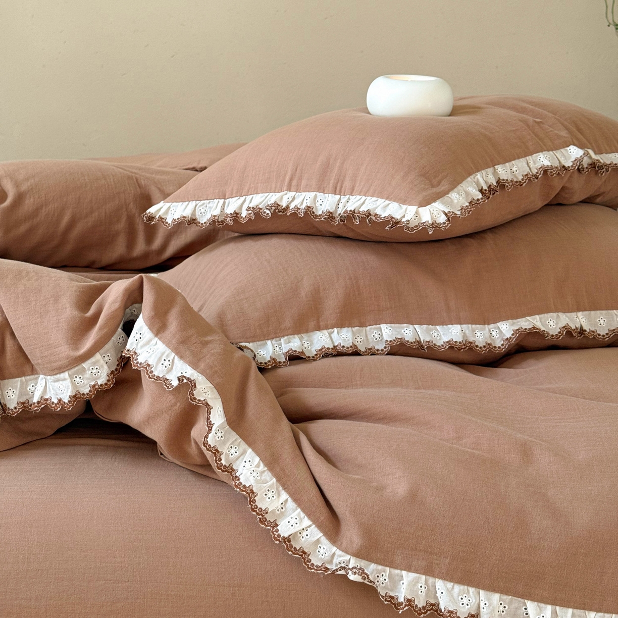 91家纺网 家纺一手货源 找家纺 FORTWO家纺原创设计（FOR TWO家纺） 2025新款双层纱刺绣花边款四件套-安妮 安妮-咖