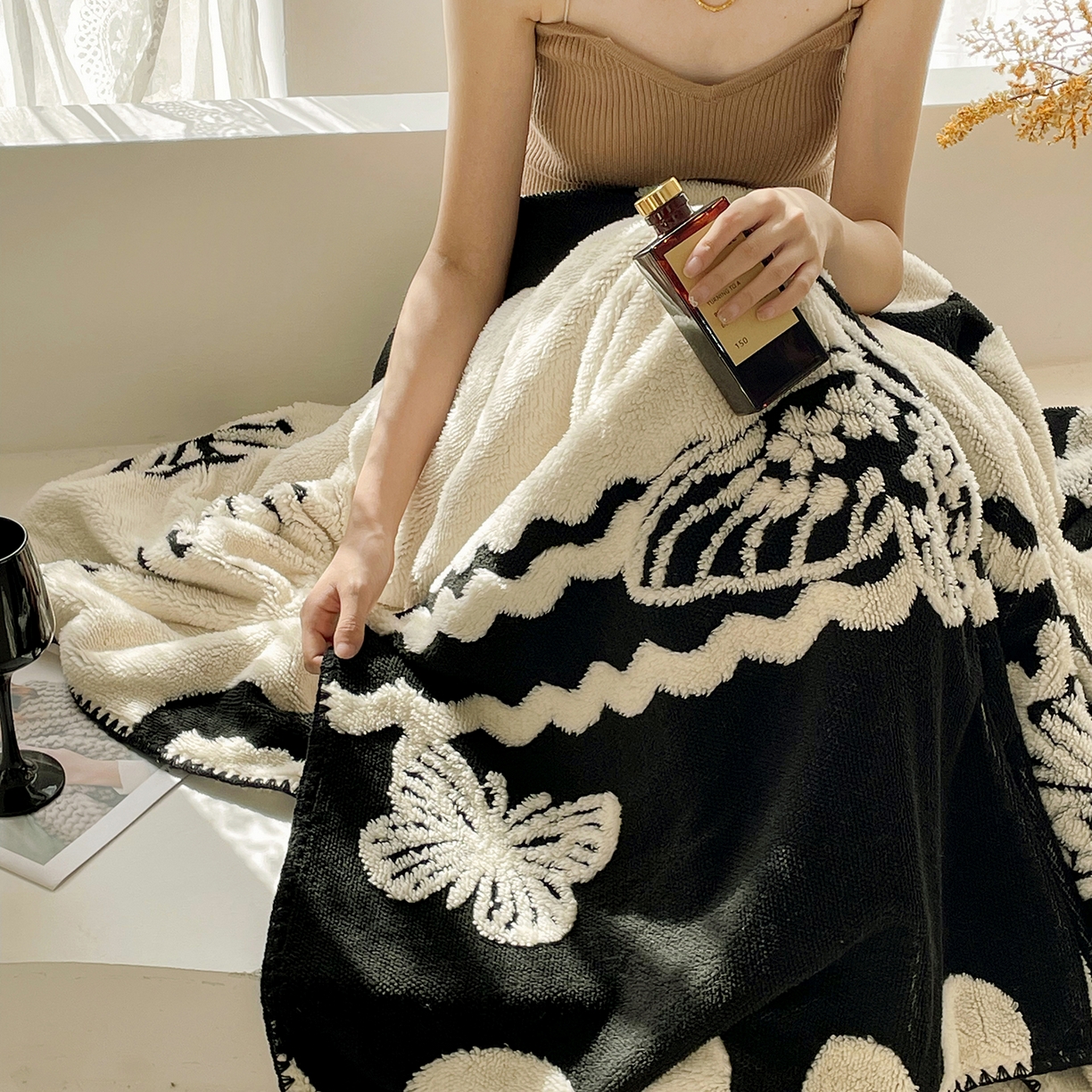 91家纺网 家纺一手货源 找家纺 十里居 2025新款双面印花舒棉绒毛毯多功能盖毯沙发毯跨境毛毯 黑蝴蝶