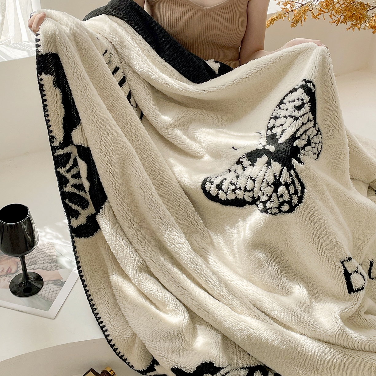 91家纺网 家纺一手货源 找家纺 十里居 2025新款双面印花舒棉绒毛毯多功能盖毯沙发毯跨境毛毯 黑蝴蝶