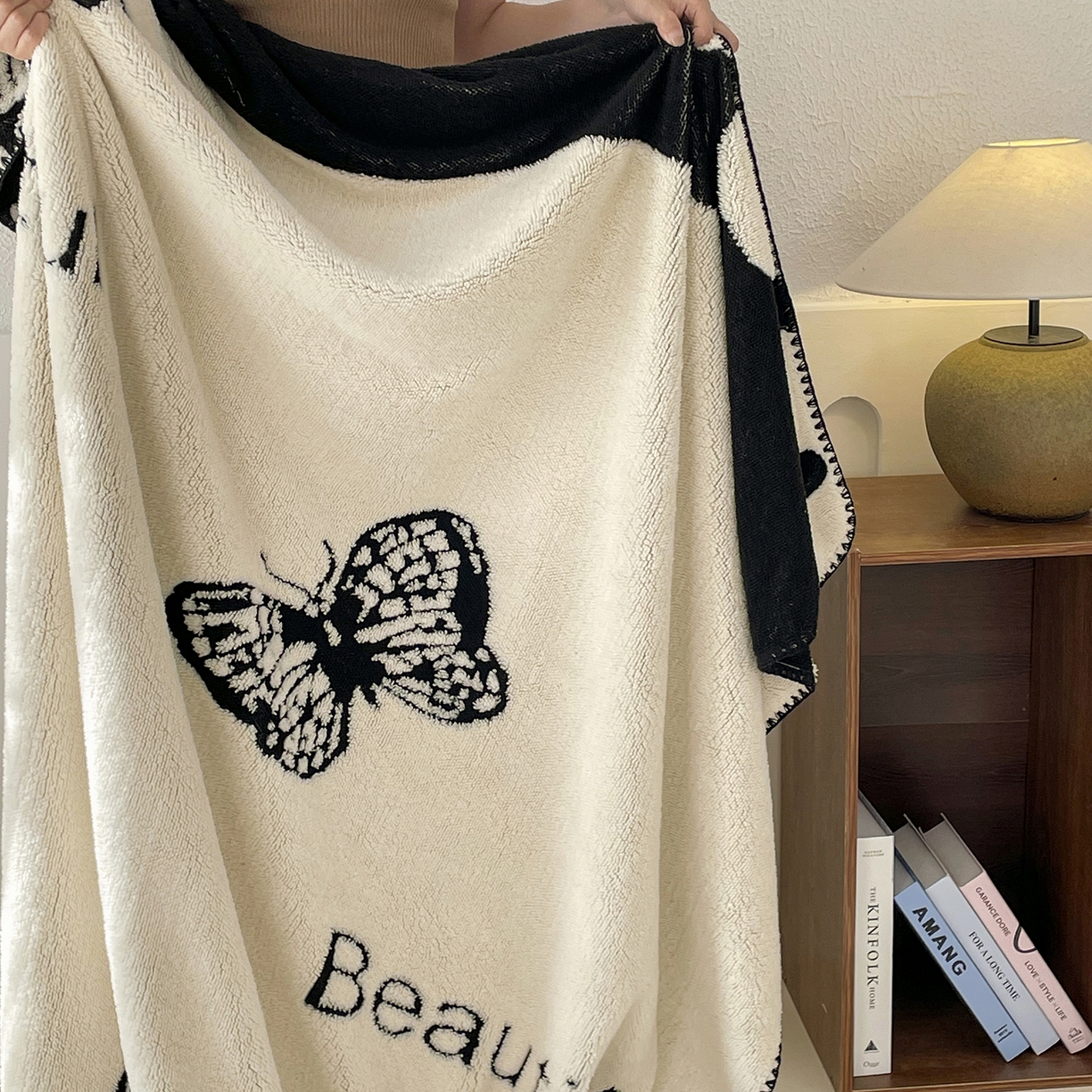 91家纺网 家纺一手货源 找家纺 十里居 2025新款双面印花舒棉绒毛毯多功能盖毯沙发毯跨境毛毯 黑蝴蝶