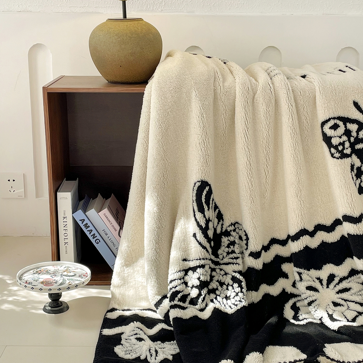 91家纺网 家纺一手货源 找家纺 十里居 2025新款双面印花舒棉绒毛毯多功能盖毯沙发毯跨境毛毯 黑蝴蝶