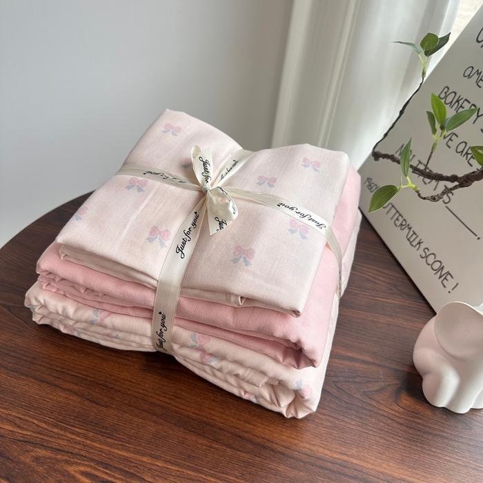 91家纺网 家纺一手货源 找家纺 爱思佳 2024新款A类母婴全棉双层纱印花四件套直播热卖系列三 叠拍图 雨蝶