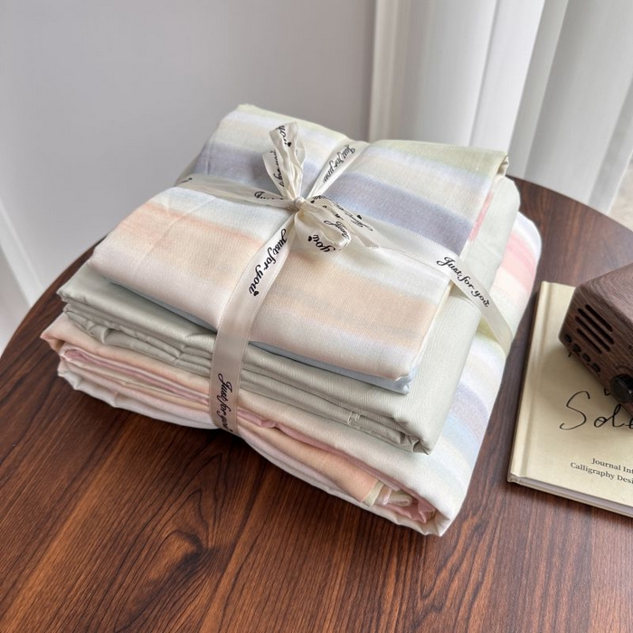 91家纺网 家纺一手货源 找家纺 爱思佳 2024新款A类母婴全棉双层纱印花四件套直播热卖系列三 叠拍图 遇上彩虹