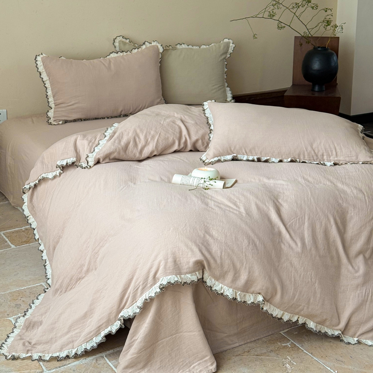 91家纺网 家纺一手货源 找家纺 FORTWO家纺原创设计（FOR TWO家纺） 2025新款双层纱刺绣花边款四件套-安妮 安妮-卡其