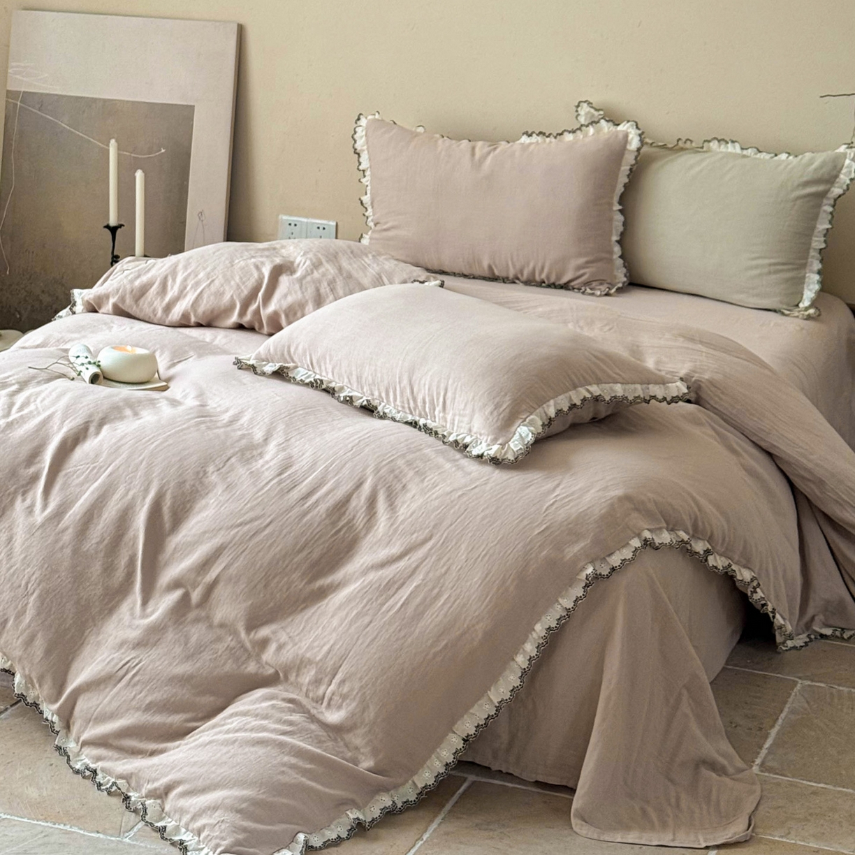 91家纺网 家纺一手货源 找家纺 FORTWO家纺原创设计（FOR TWO家纺） 2025新款双层纱刺绣花边款四件套-安妮 安妮-卡其