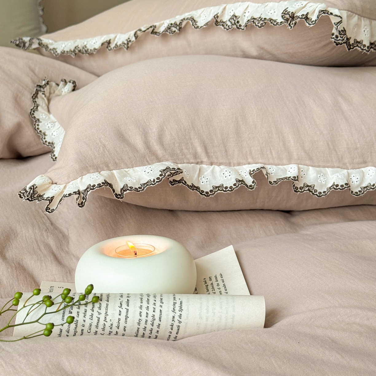 91家纺网 家纺一手货源 找家纺 FORTWO家纺原创设计（FOR TWO家纺） 2025新款双层纱刺绣花边款四件套-安妮 安妮-卡其