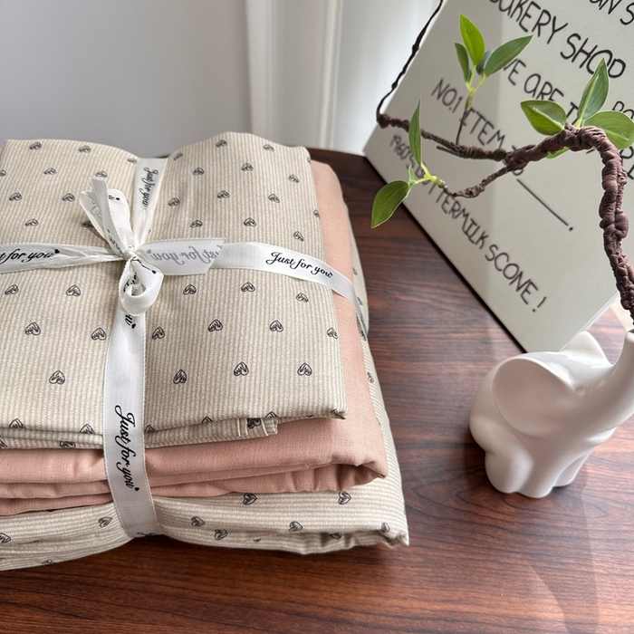 91家纺网 家纺一手货源 找家纺 （总）爱思佳 2024新款A类母婴全棉双层纱印花四件套直播热卖系列三 叠拍图