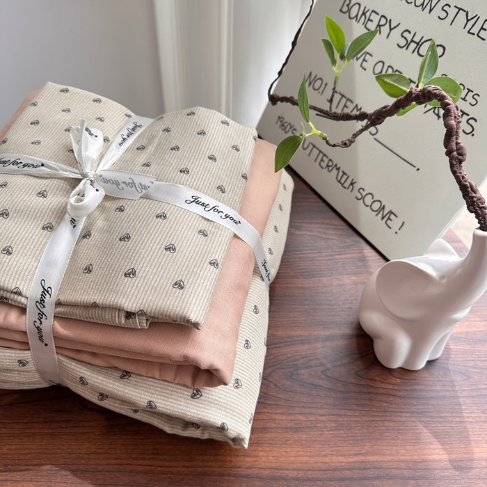 91家纺网 家纺一手货源 找家纺 （总）爱思佳 2024新款A类母婴全棉双层纱印花四件套直播热卖系列三 叠拍图