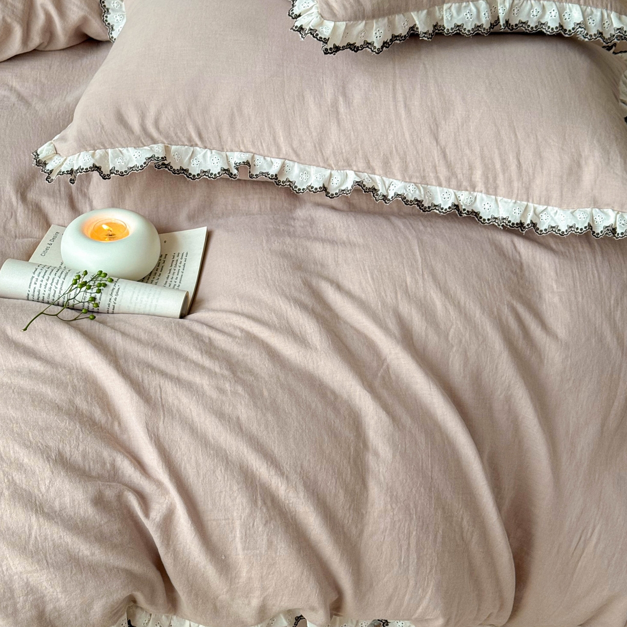 91家纺网 家纺一手货源 找家纺 FORTWO家纺原创设计（FOR TWO家纺） 2025新款双层纱刺绣花边款四件套-安妮 安妮-卡其