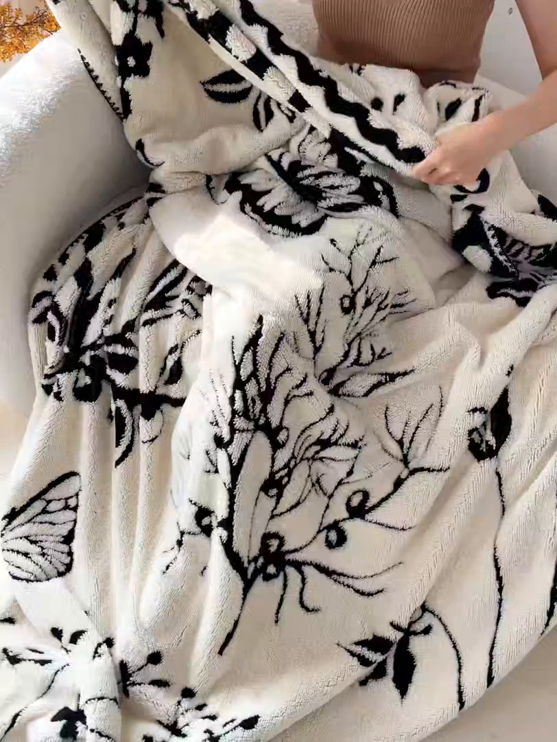 91家纺网 家纺一手货源 找家纺 十里居 2025新款双面印花舒棉绒毛毯多功能盖毯沙发毯跨境毛毯 蝴蝶树