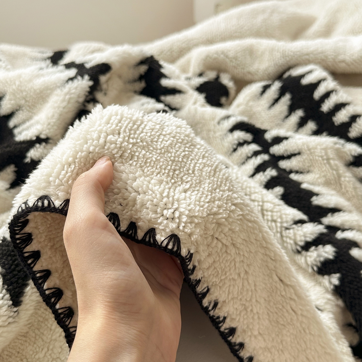 91家纺网 家纺一手货源 找家纺 十里居 2025新款双面印花舒棉绒毛毯多功能盖毯沙发毯跨境毛毯 节节高