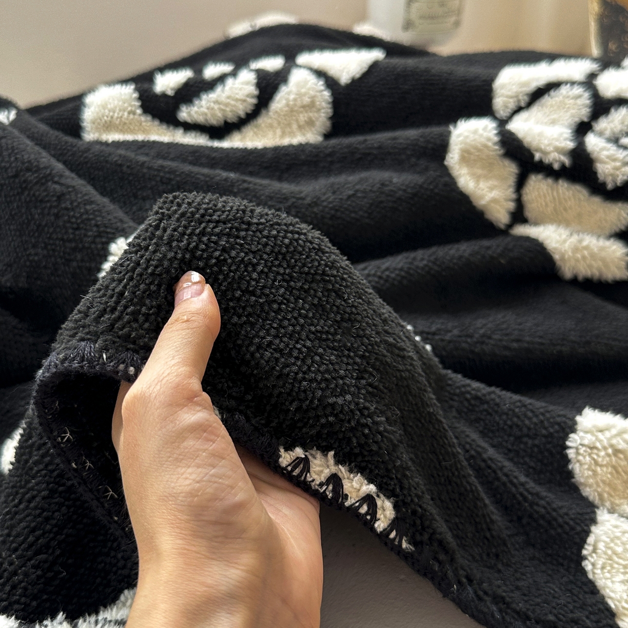 91家纺网 家纺一手货源 找家纺 十里居 2025新款双面印花舒棉绒毛毯多功能盖毯沙发毯跨境毛毯 山茶花