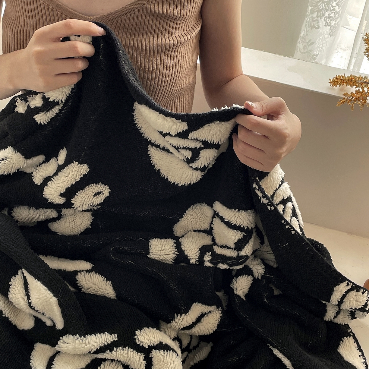 91家纺网 家纺一手货源 找家纺 十里居 2025新款双面印花舒棉绒毛毯多功能盖毯沙发毯跨境毛毯 山茶花