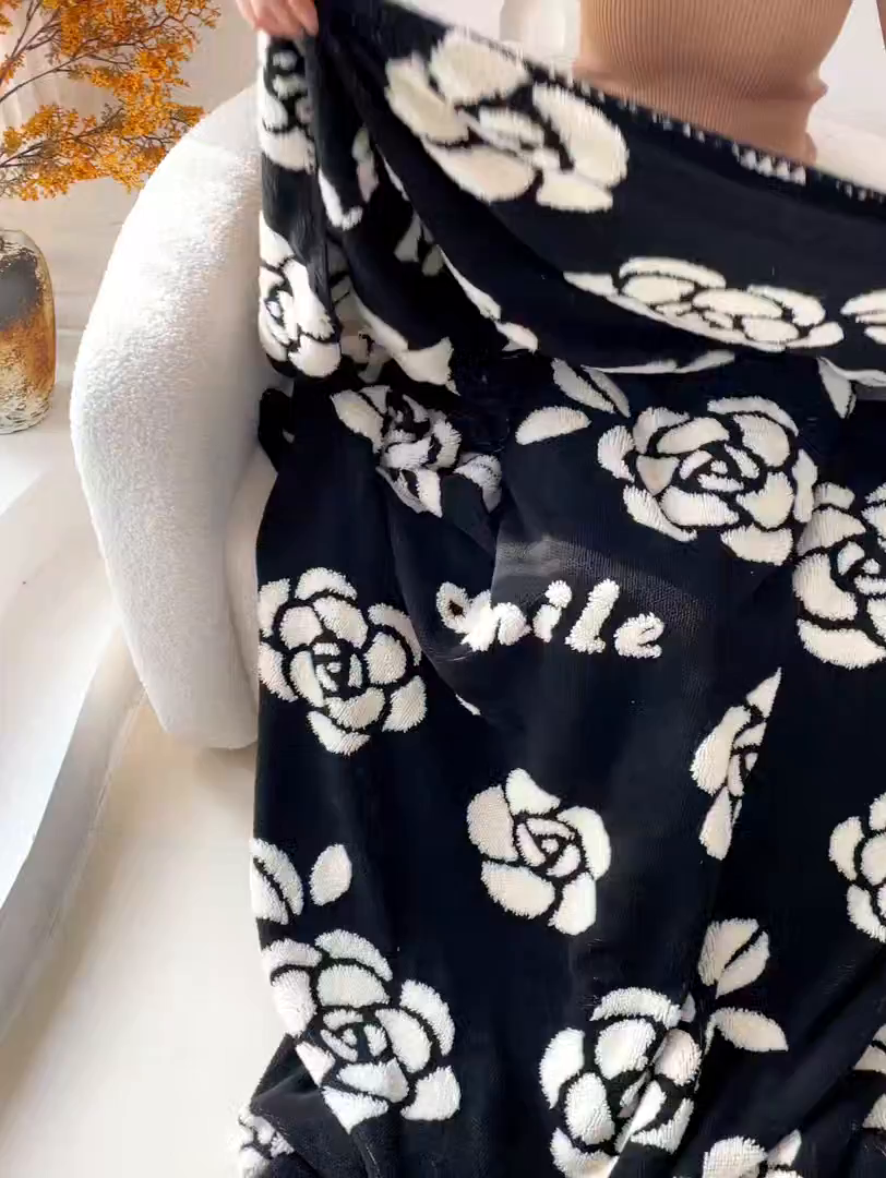 91家纺网 家纺一手货源 找家纺 十里居 2025新款双面印花舒棉绒毛毯多功能盖毯沙发毯跨境毛毯 山茶花