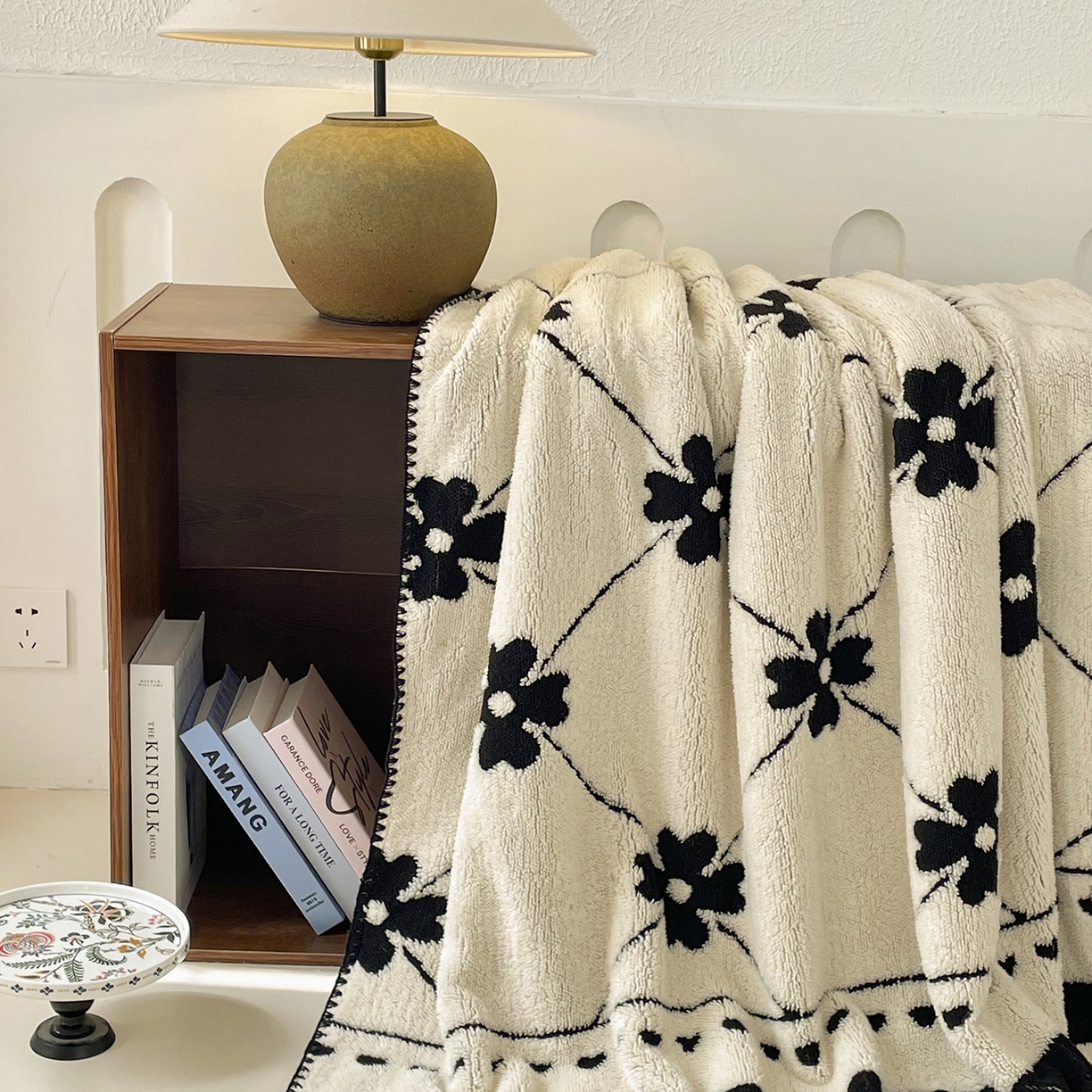 91家纺网 家纺一手货源 找家纺 十里居 2025新款双面印花舒棉绒毛毯多功能盖毯沙发毯跨境毛毯 四叶草