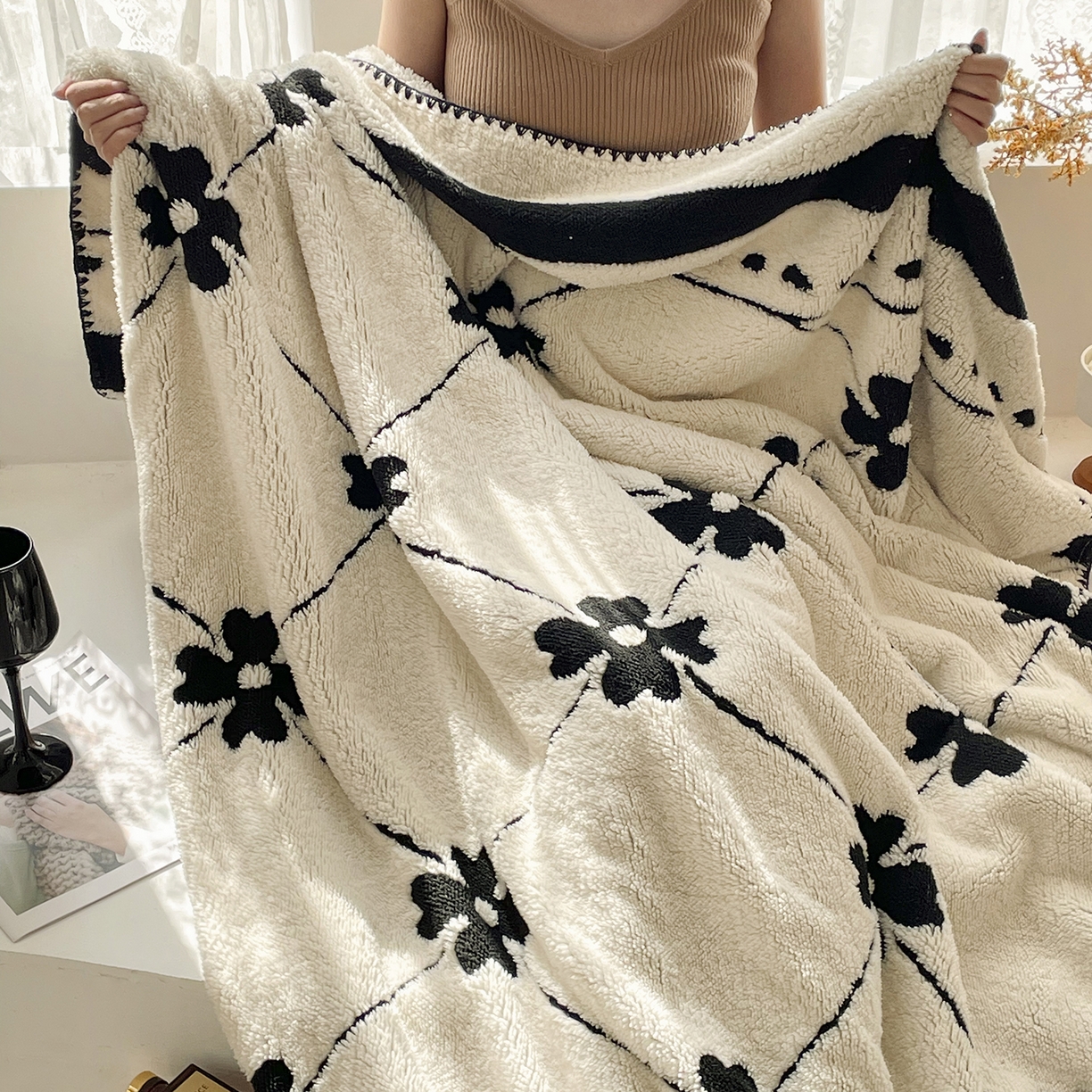 91家纺网 家纺一手货源 找家纺 十里居 2025新款双面印花舒棉绒毛毯多功能盖毯沙发毯跨境毛毯 四叶草