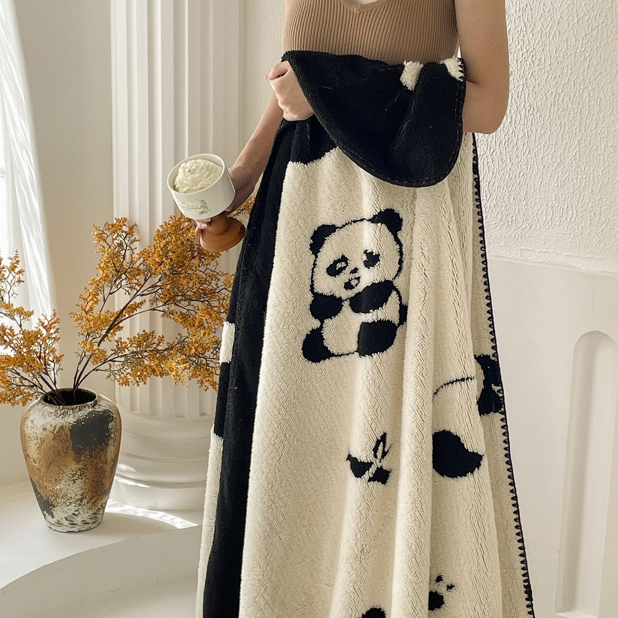 91家纺网 家纺一手货源 找家纺 十里居 2025新款双面印花舒棉绒毛毯多功能盖毯沙发毯跨境毛毯 小熊猫