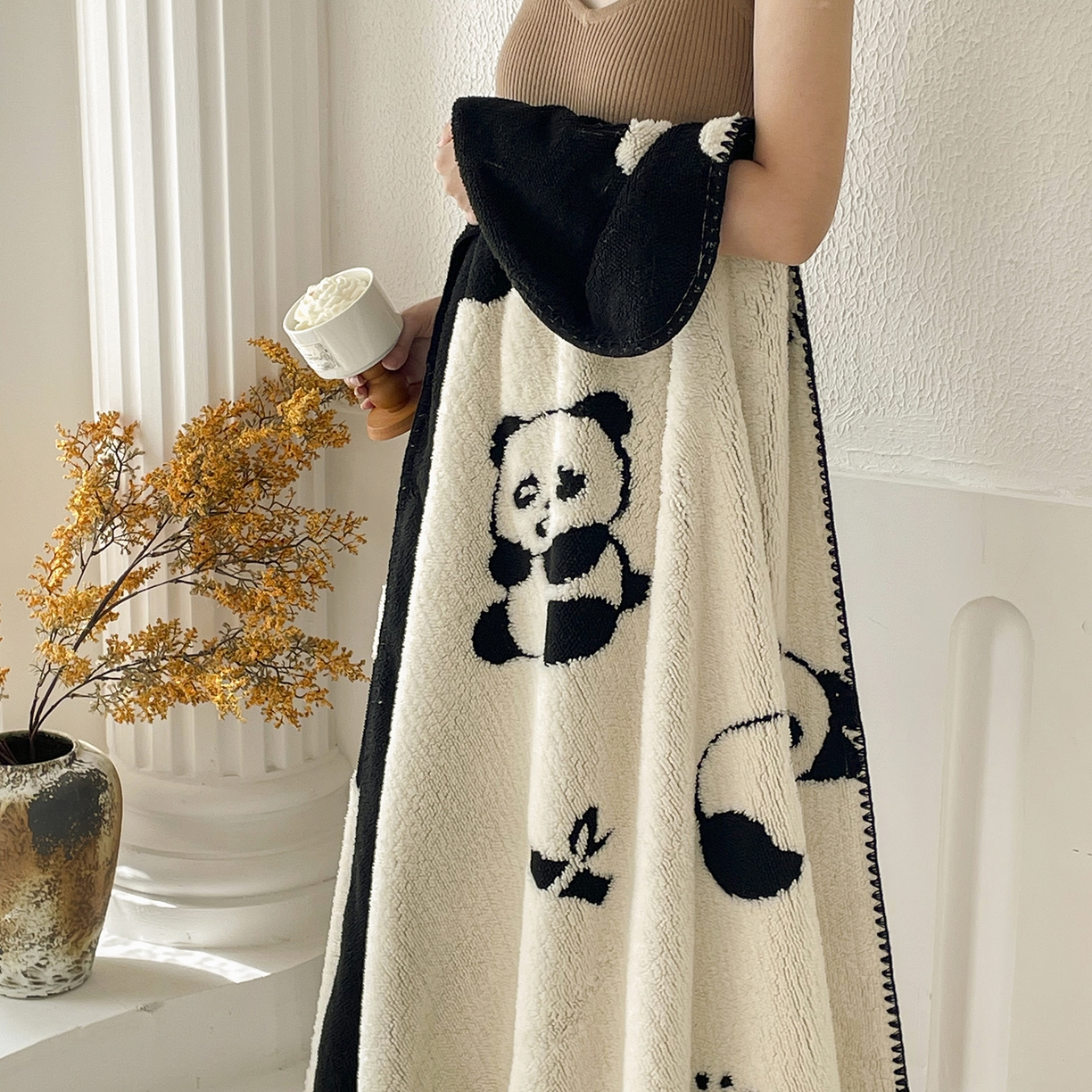 91家纺网 家纺一手货源 找家纺 十里居 2025新款双面印花舒棉绒毛毯多功能盖毯沙发毯跨境毛毯 小熊猫