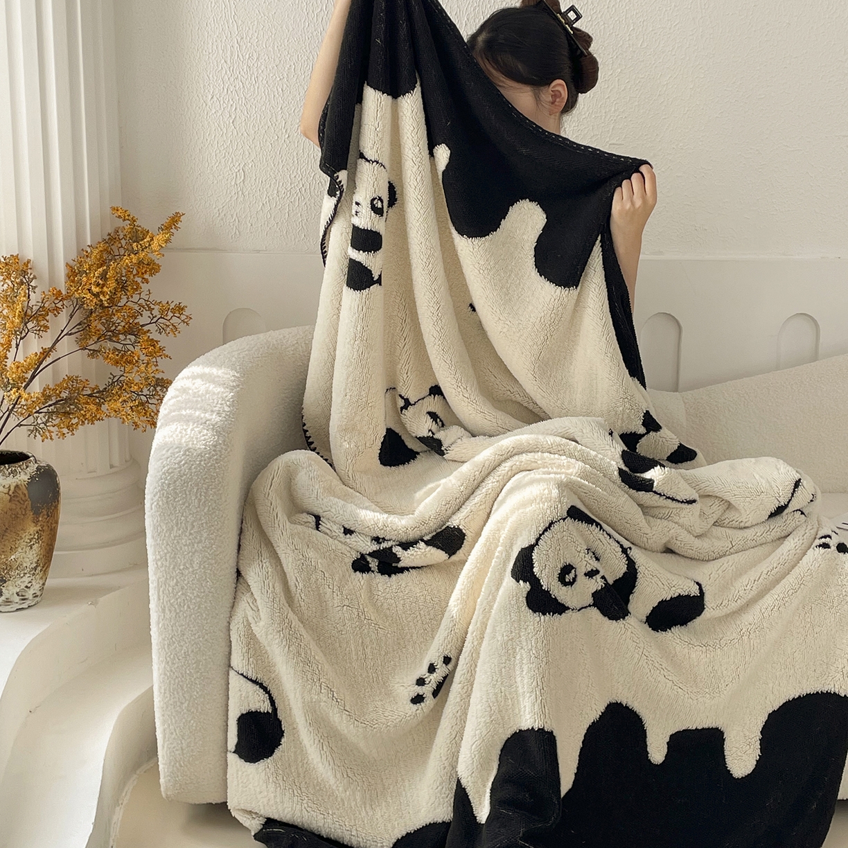 91家纺网 家纺一手货源 找家纺 十里居 2025新款双面印花舒棉绒毛毯多功能盖毯沙发毯跨境毛毯 小熊猫