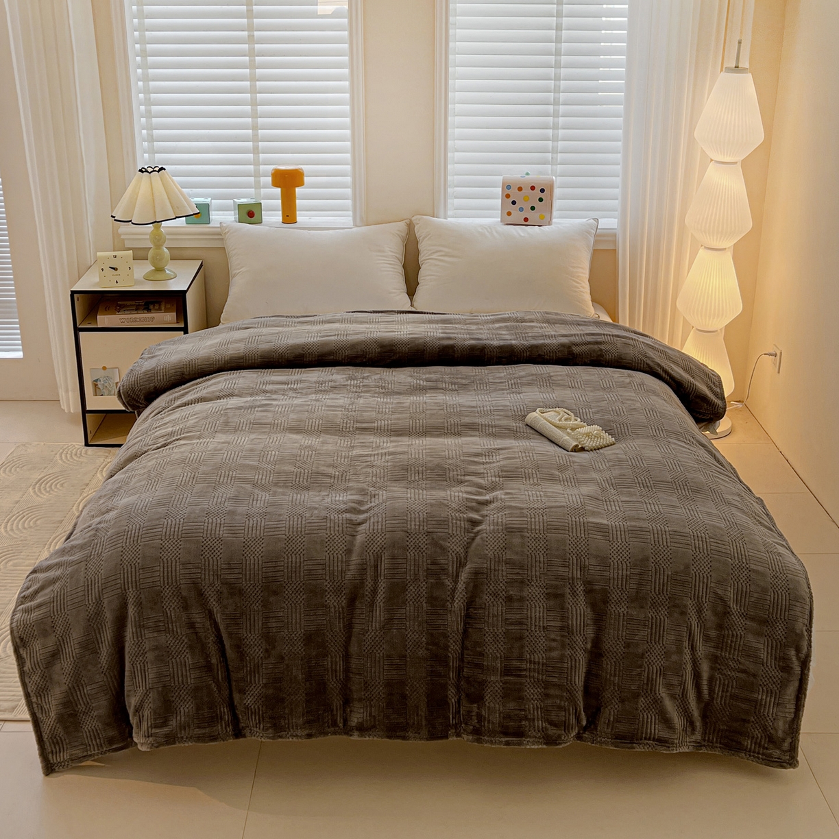 91家纺网 家纺一手货源 找家纺 美洲琳 2025新款提花简约珊瑚绒法莱绒毯毛毯毯子 深灰