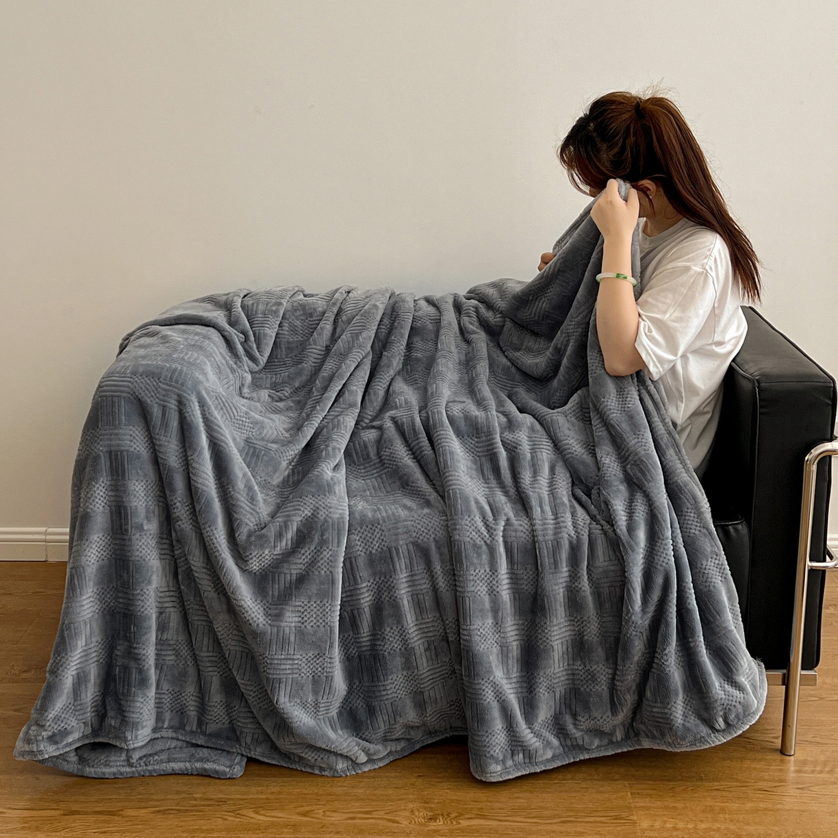 91家纺网 家纺一手货源 找家纺 美洲琳 2025新款提花简约珊瑚绒法莱绒毯毛毯毯子 蓝灰