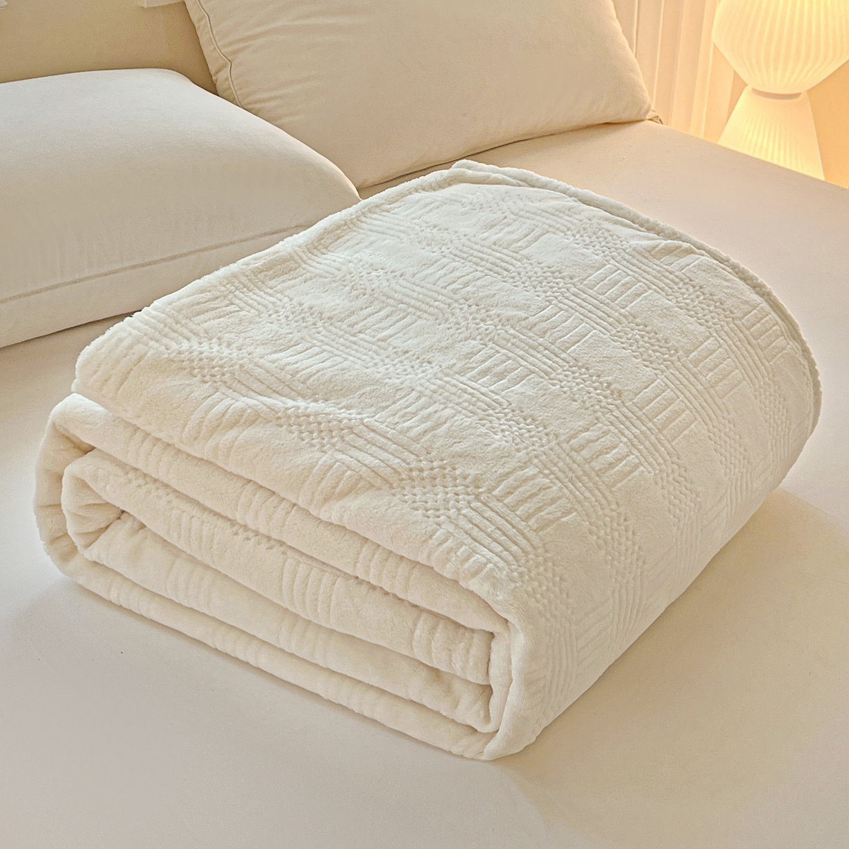 91家纺网 家纺一手货源 找家纺 美洲琳 2025新款提花简约珊瑚绒法莱绒毯毛毯毯子 白色