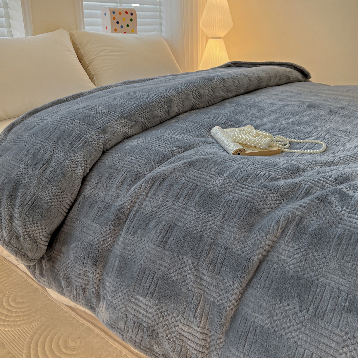 91家纺网 家纺一手货源 找家纺 美洲琳 2025新款提花简约珊瑚绒法莱绒毯毛毯毯子 蓝灰